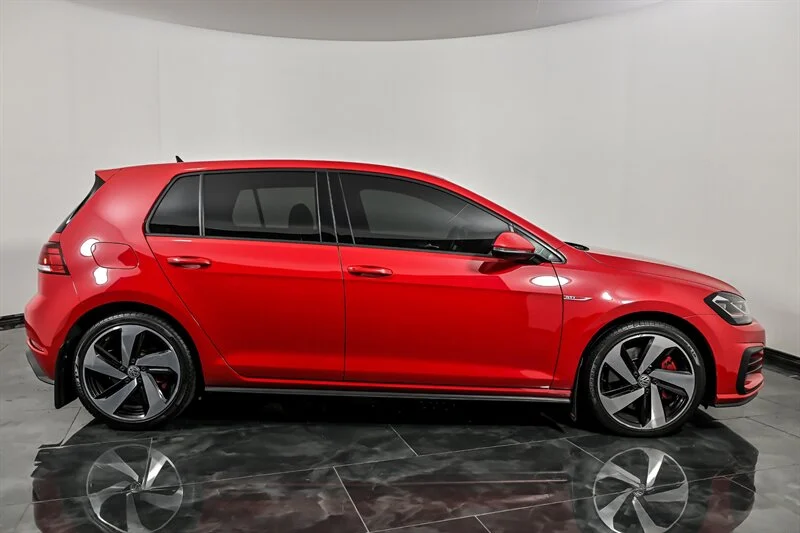 Used 2020 Tornado Red Volkswagen SE image 16