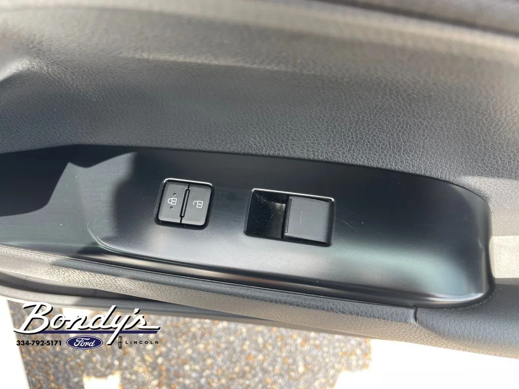 2025 Toyota Camry LE - Photo 19