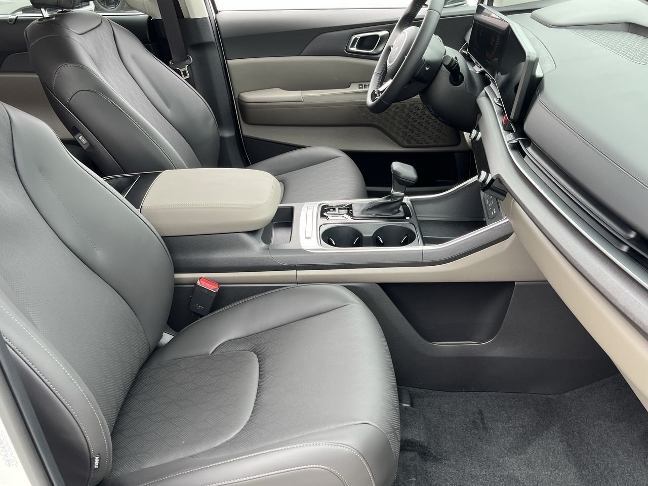 New 2026 Snow White Pearl Kia EX image 27