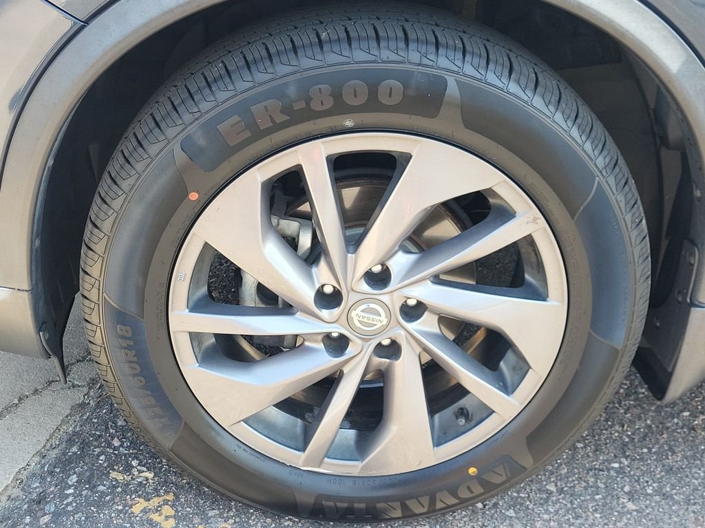 Used 2016 Blue Nissan SL image 24