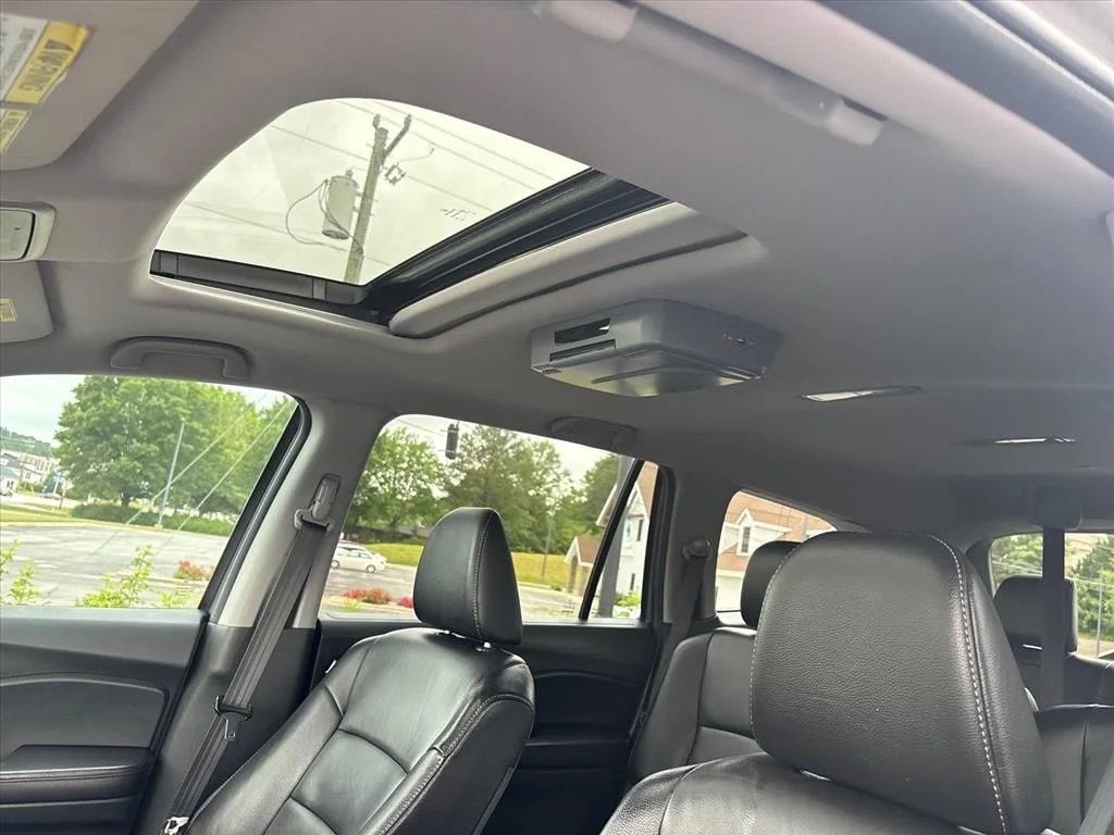 Used 2016  Honda EX-L image 28