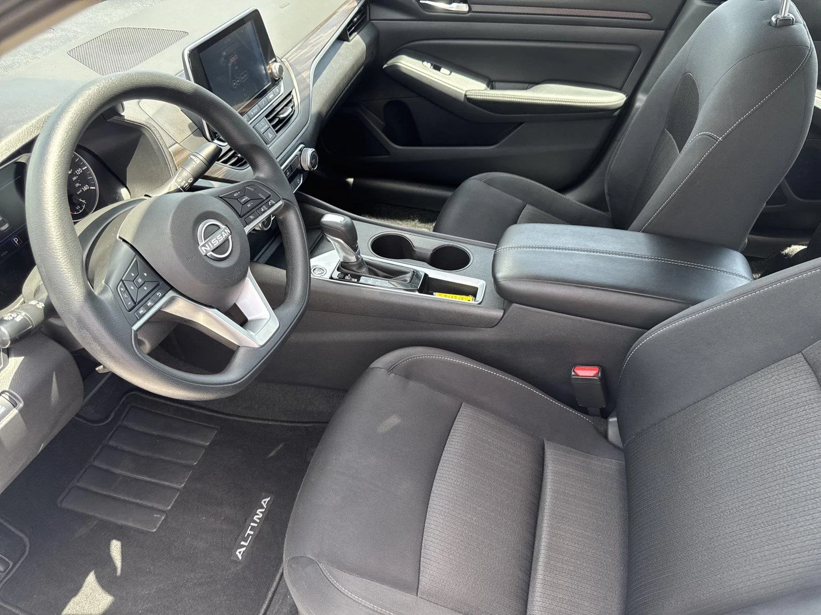 Used 2025 Glacier White Nissan SV image 10