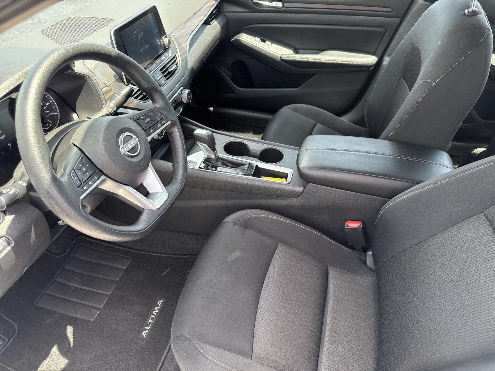 Used 2025 Glacier White Nissan SV image 10