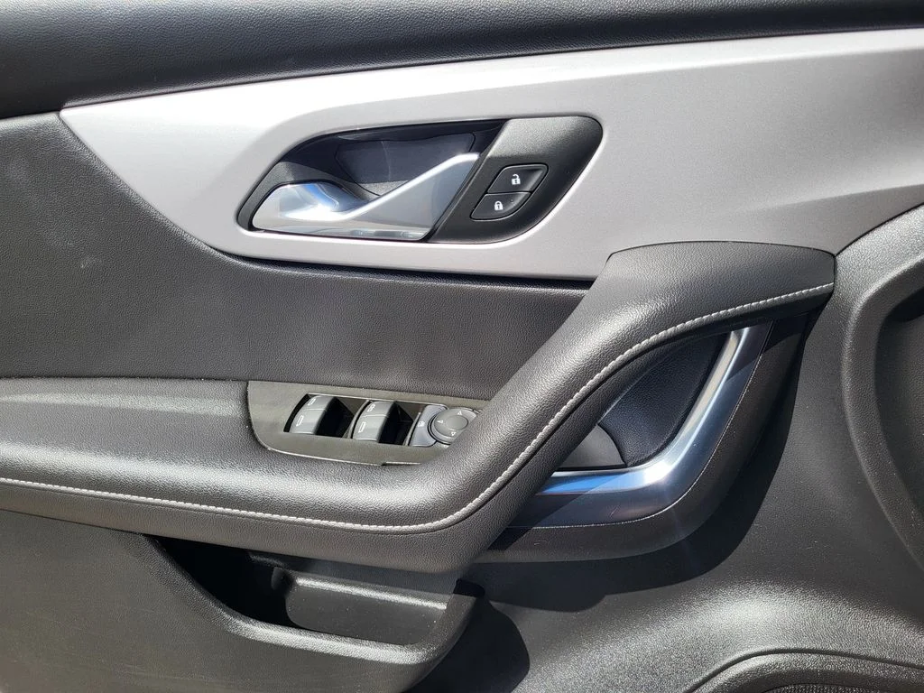Used 2025 Sterling Gray Metallic Chevrolet 2LT image 18