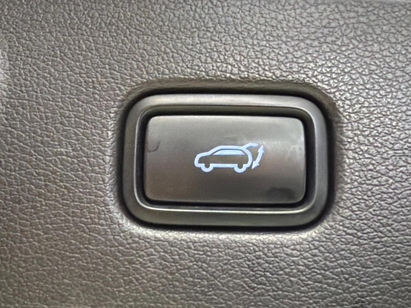 Used 2023 Abyss Black Pearl Hyundai SEL image 21