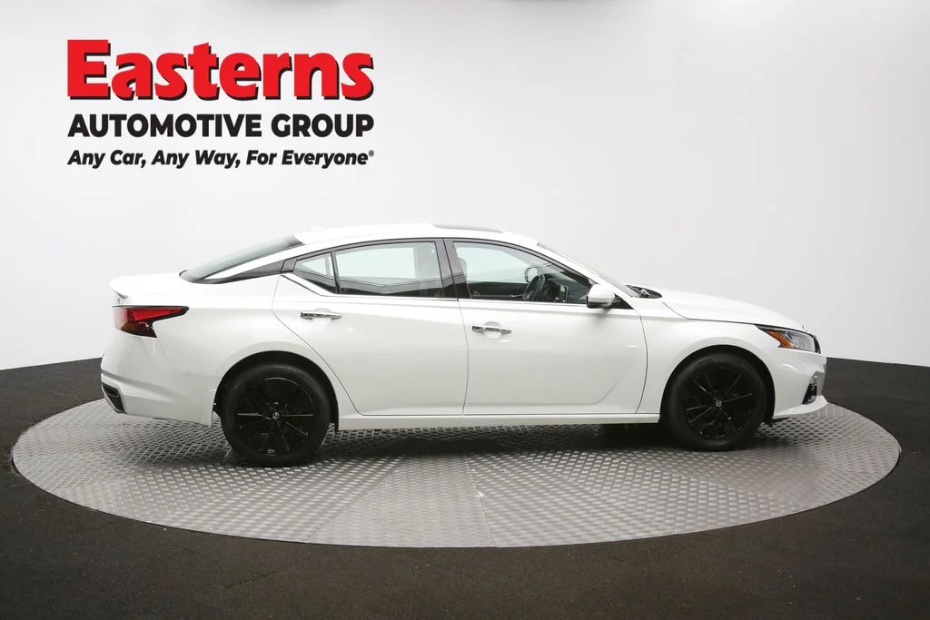 Used 2022 White Nissan 2.5 SL image 44
