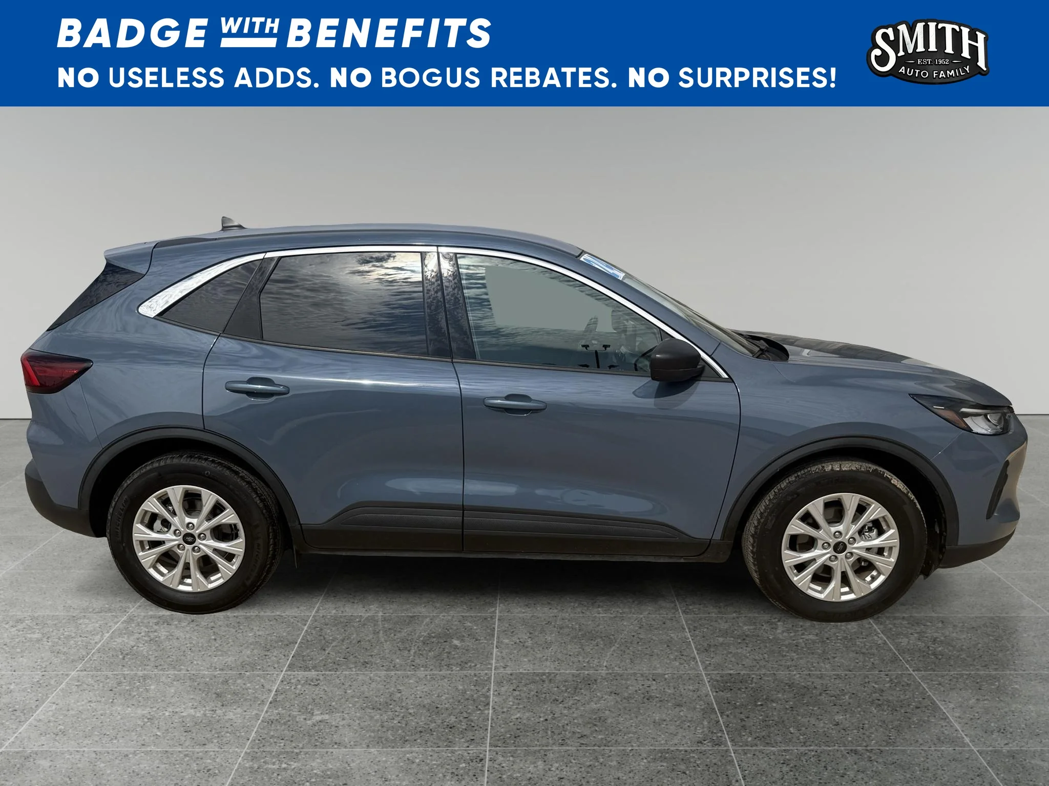 Used 2024 Vapor Blue Metallic Ford Active image 3