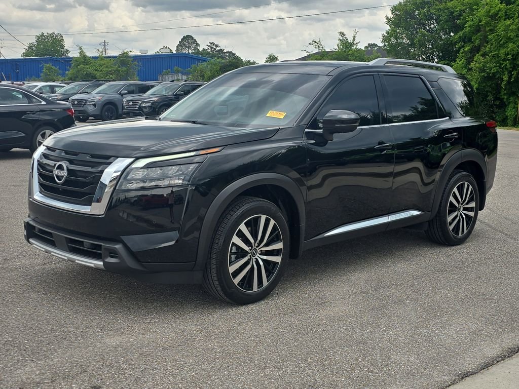 2025 Nissan Pathfinder Platinum 2WD's photo