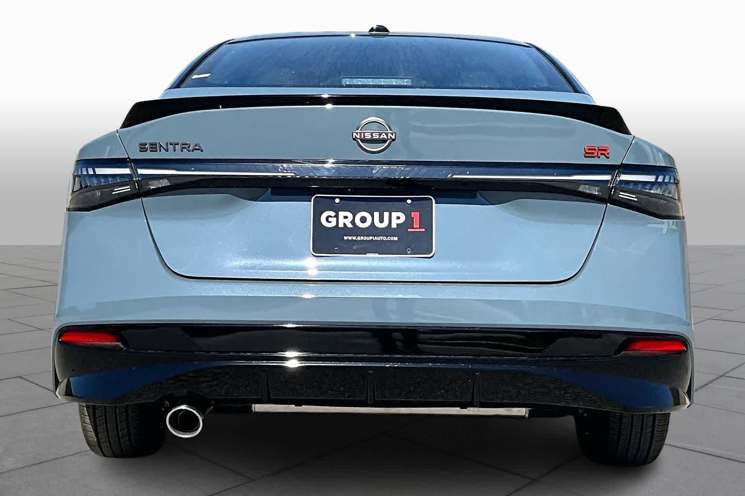 New 2026 Atlantic Gray Metallic / Super Black Two-tone Nissan SR image 4