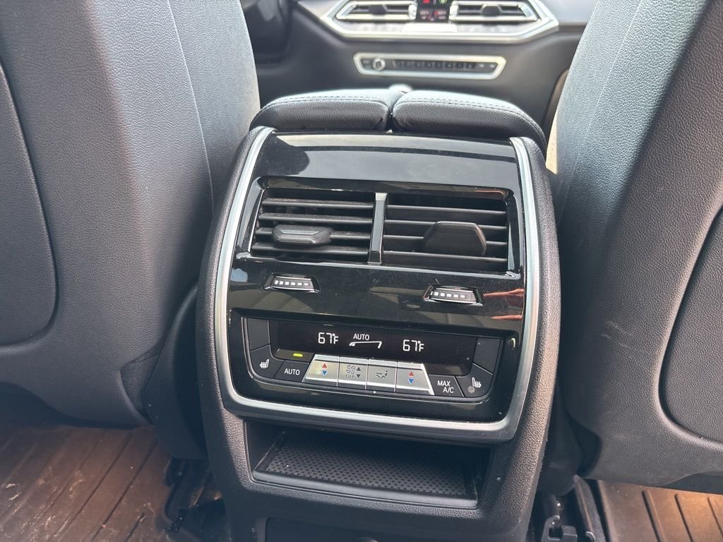 Used 2019 Gray BMW xDrive40i image 14