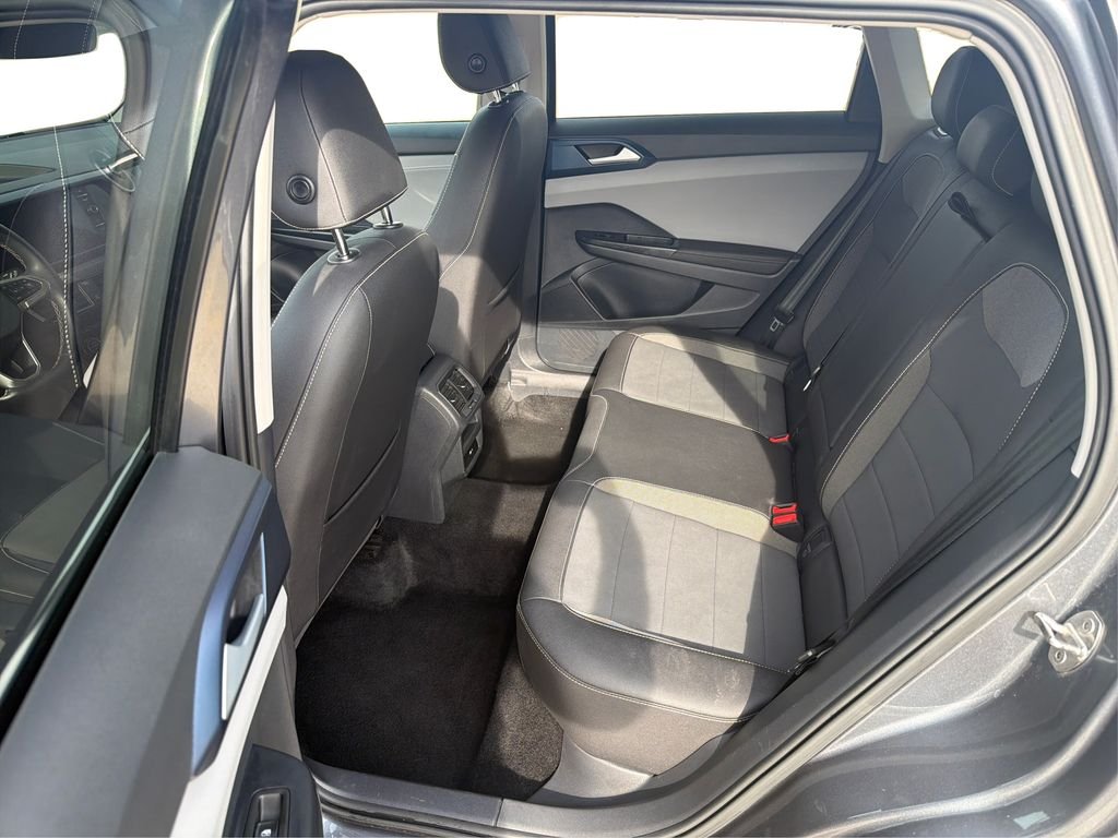 Used 2024 Blue Volkswagen SE image 11