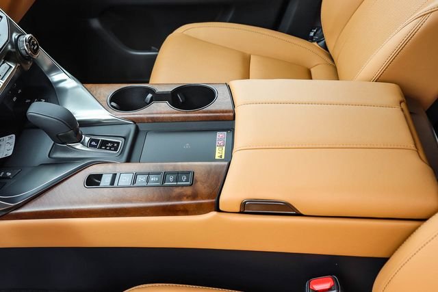 New 2026 Eminent White Pearl Lexus LX 700h LUXURY image 26