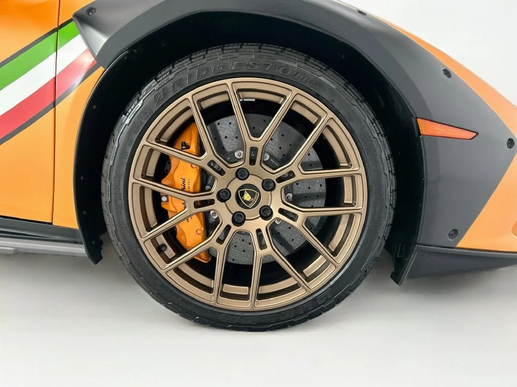 Used 2023 Orange Lamborghini  image 27