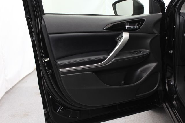 Used 2024  Mitsubishi SEL image 16