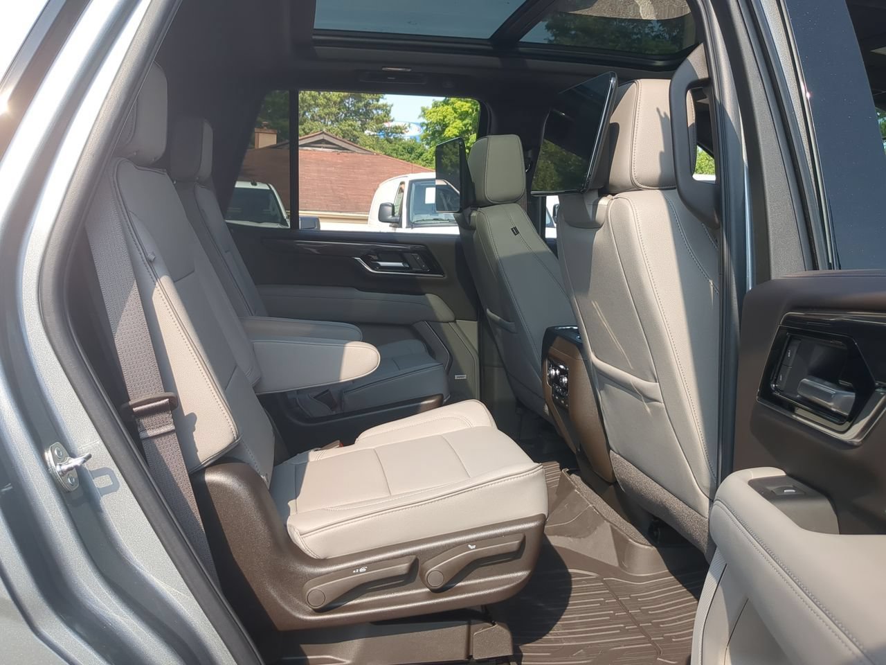 New 2026 Sterling Metallic GMC Elevation image 28