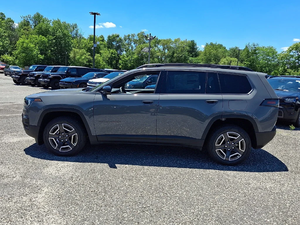 New 2026 Sting-Gray Clear-Coat Exterior Paint Jeep Limited image 5