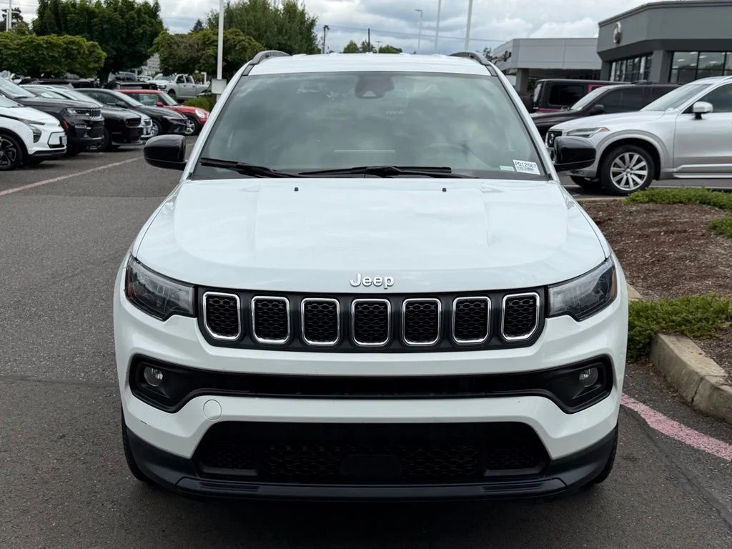 Used 2024 White Jeep Latitude image 3