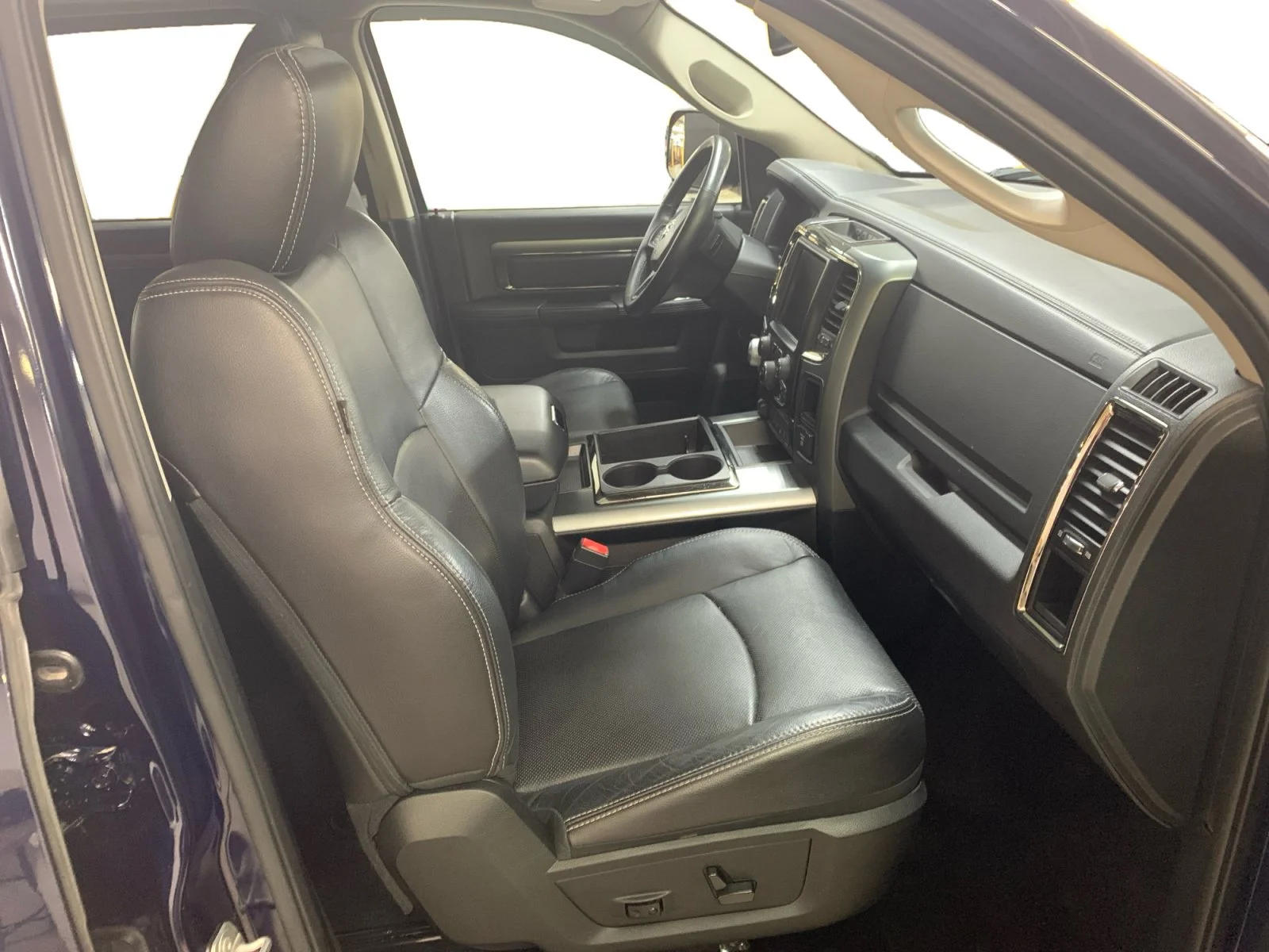 Used 2015 Blue Ram Sport image 17