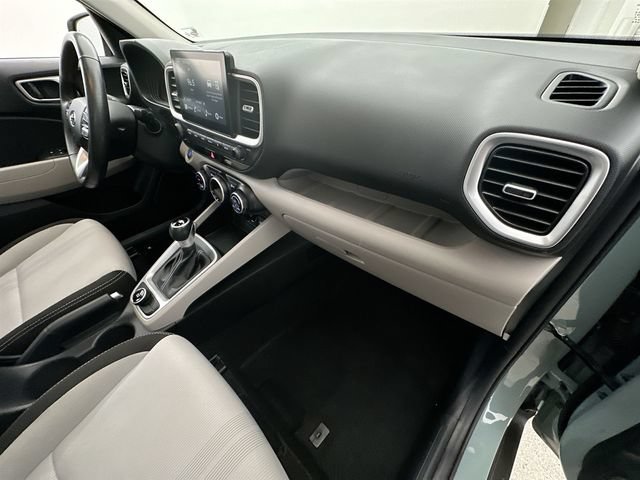 2025 Hyundai Venue SEL - Photo 13