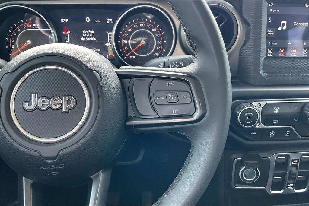Used 2023 White Jeep Texas Trail image 11
