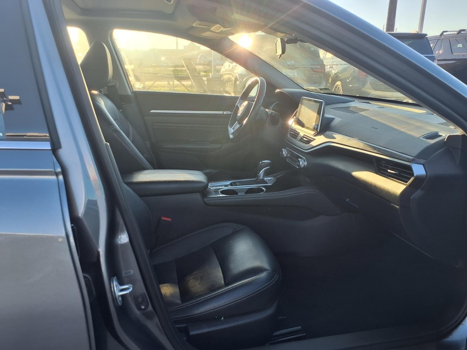 2022 Nissan Altima photo 10 of 26