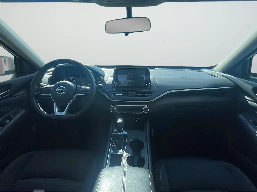 Used 2019 White Nissan 2.5 S image 9