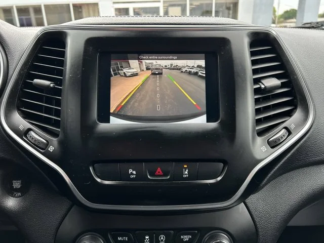 Used 2021 White Jeep Latitude Lux image 49