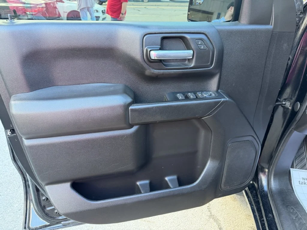 Used 2021 BLACK Chevrolet Custom image 13