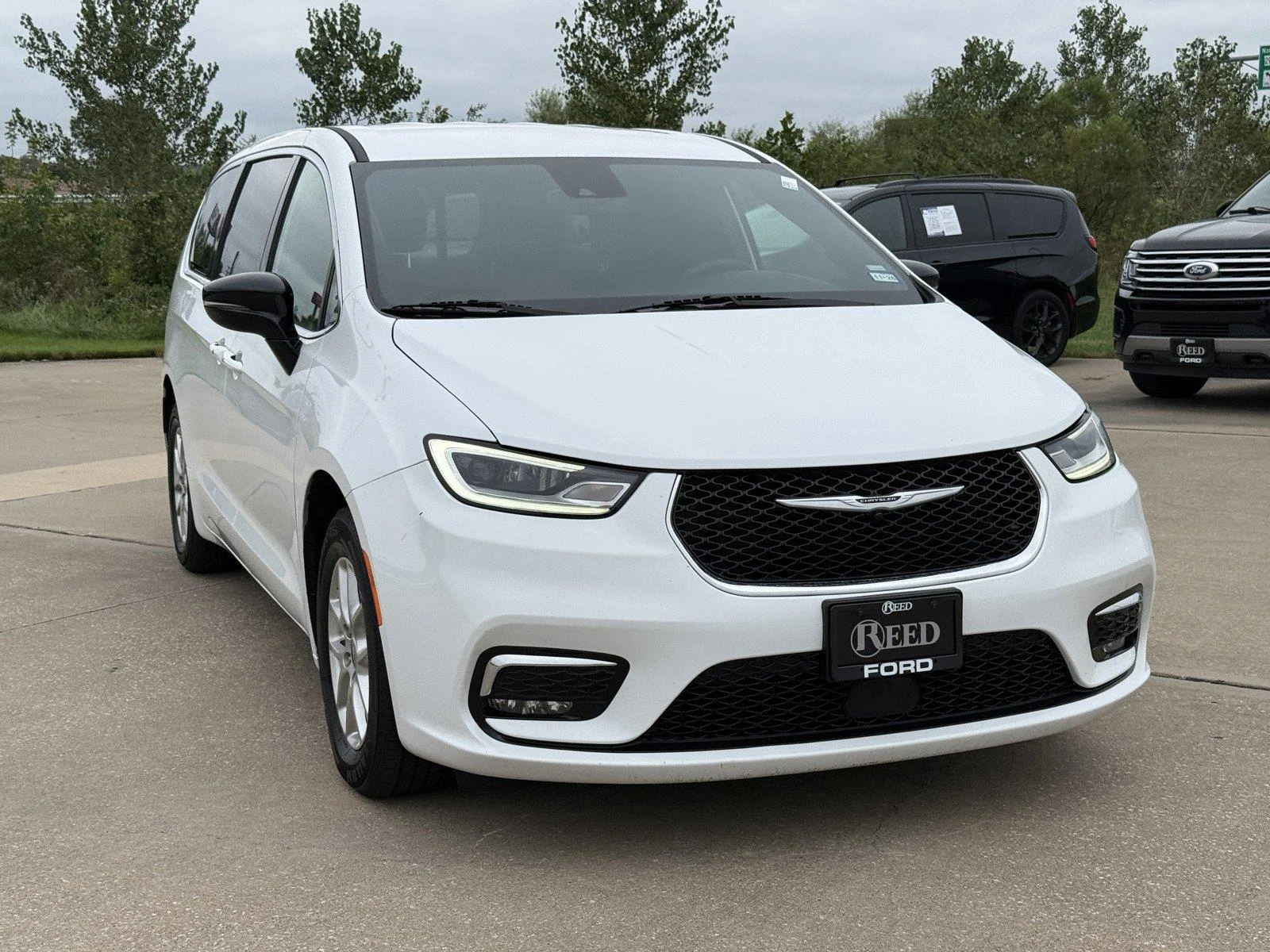 Certified 2025 Chrysler Pacifica Select with VIN 2C4RC1BG0SR518584 for sale in Kansas City