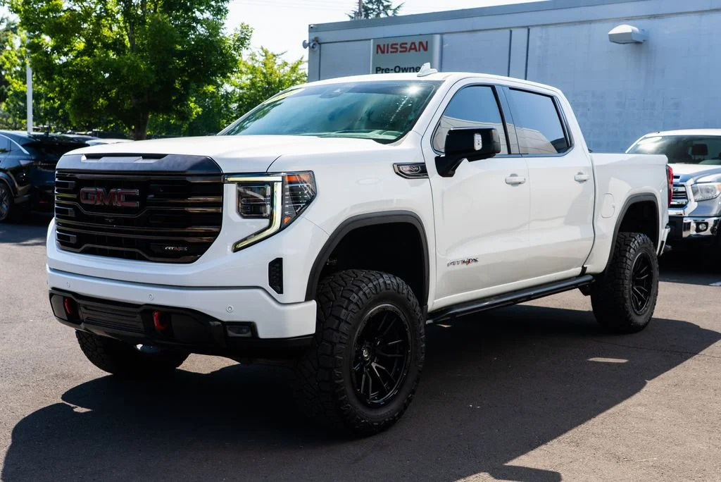 Used 2022 White GMC AT4X image 3