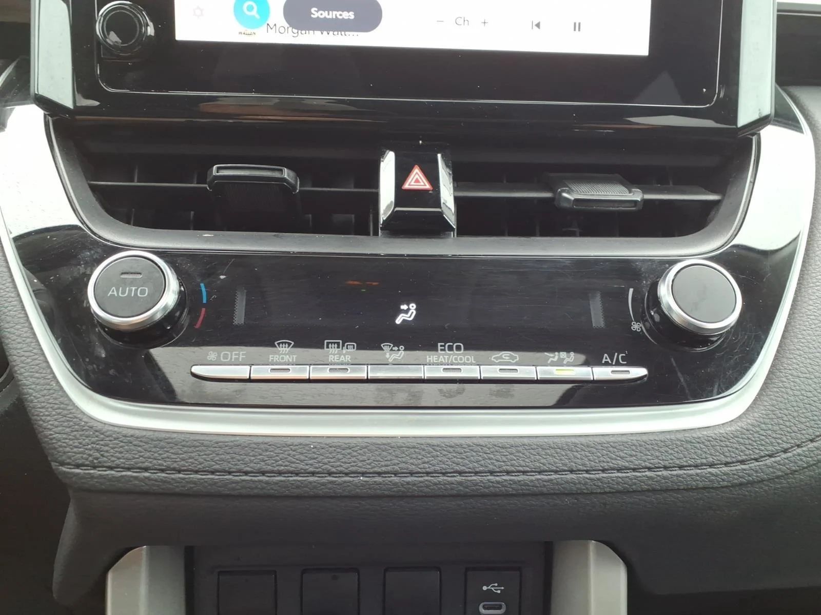 Used 2024 Wind Chill Pearl Toyota LE image 23