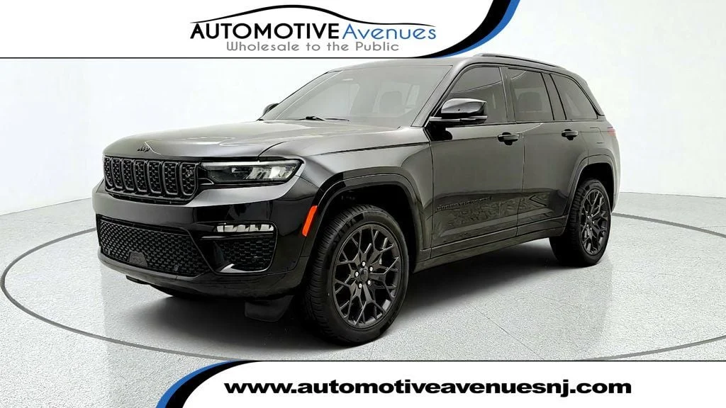 Used 2025 Diamond Black Crystal Pearlcoat Jeep Summit 4x4 w/ High Altitude, Hands-Free ADA & Night Vision image 1