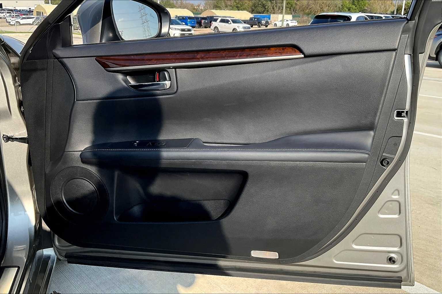 Used 2015 Atomic Silver Lexus  image 20