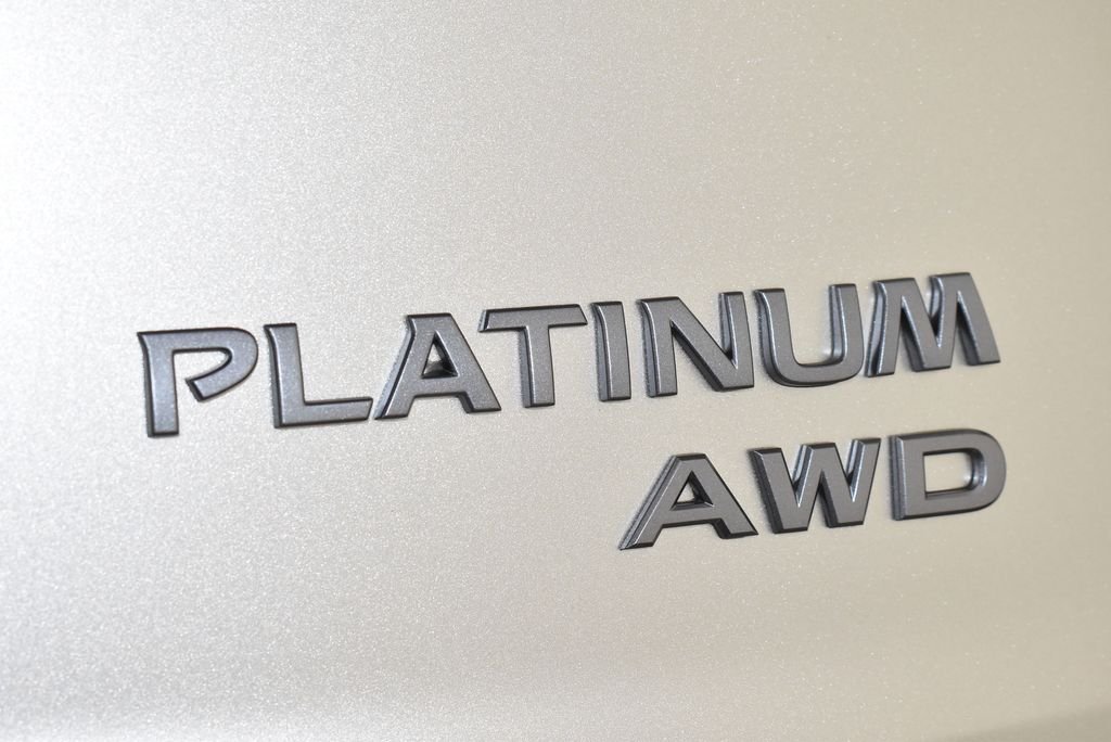 New 2026 Champagne Silver Metallic / Super Black Two-tone Nissan Platinum image 9