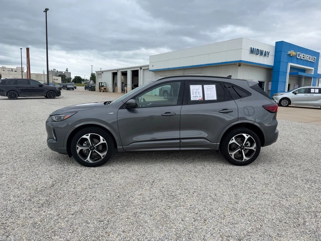 Used 2023 Gray Ford ST-Line Elite image 7