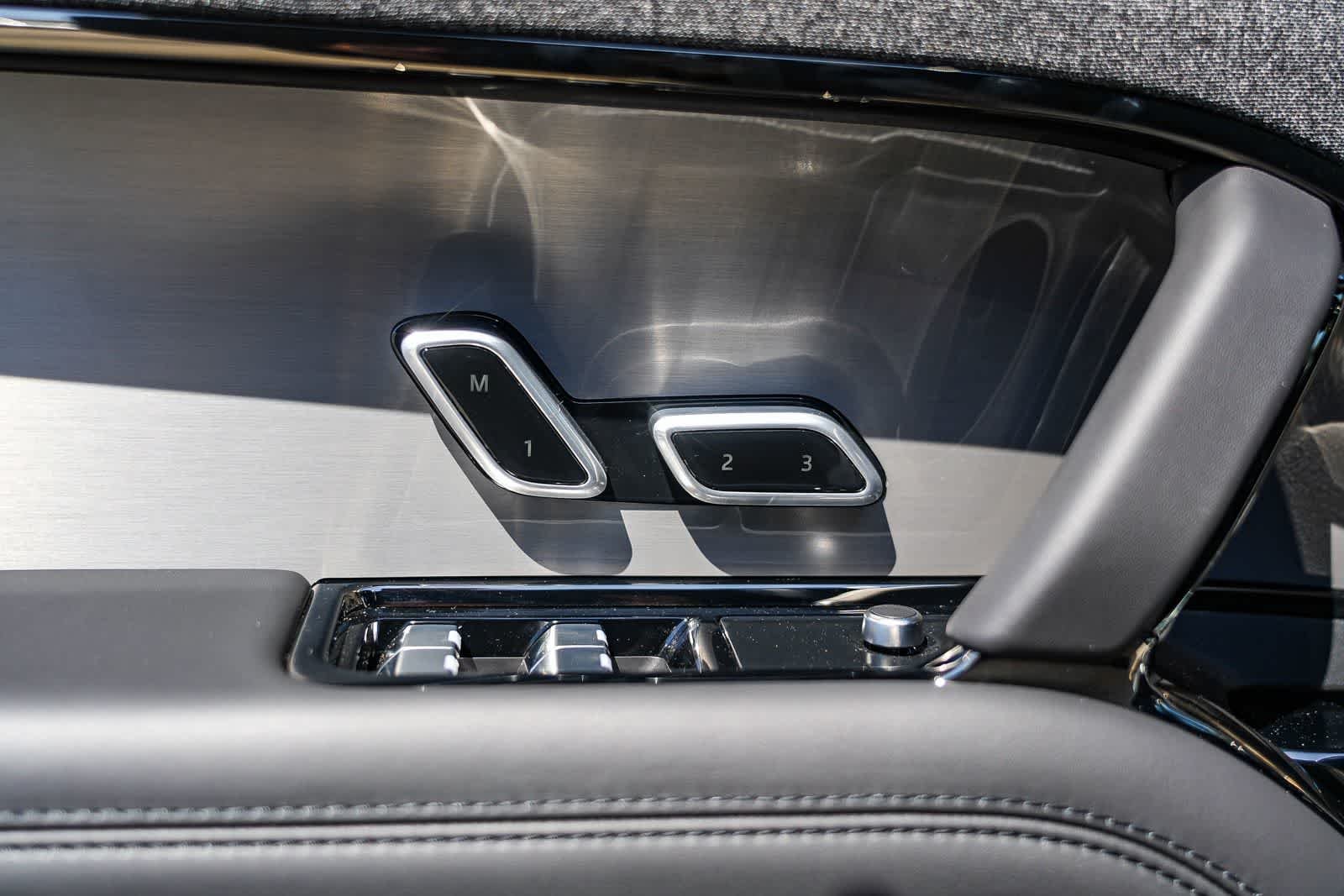 New 2026 Borasco Grey Land Rover SE image 21
