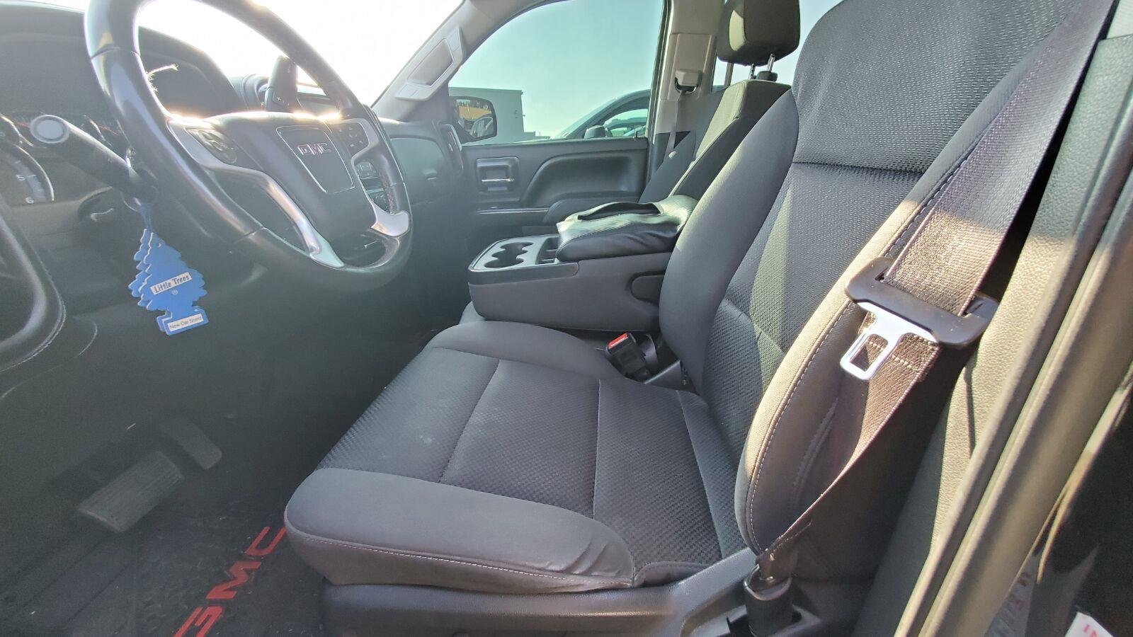 Used 2017 ONYX BLACK GMC SLE image 3