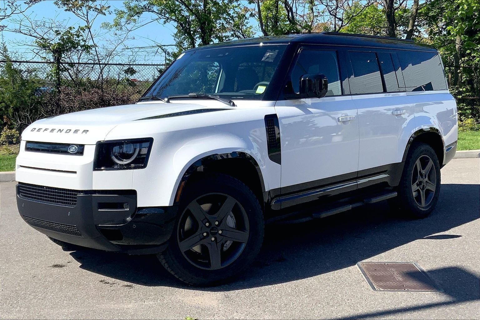2026 Land Rover Defender 130 X-Dynamic SE P400's photo