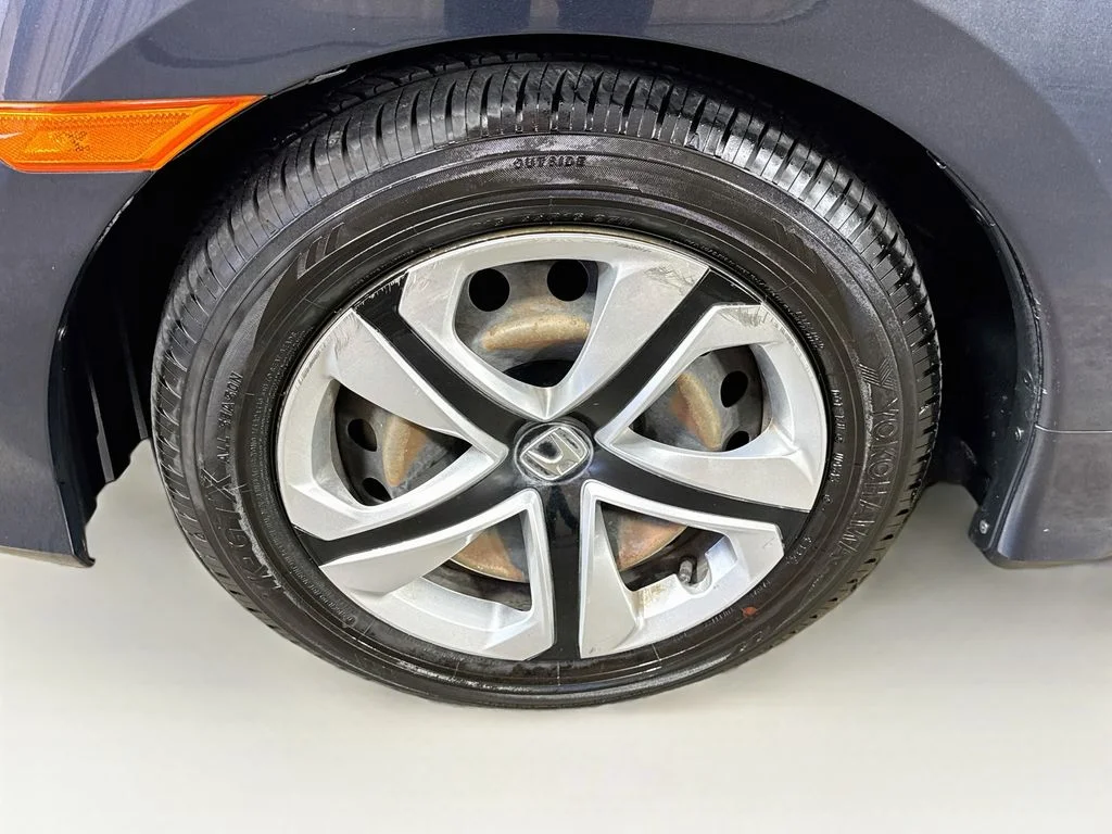 Used 2018 Gray Honda LX image 36