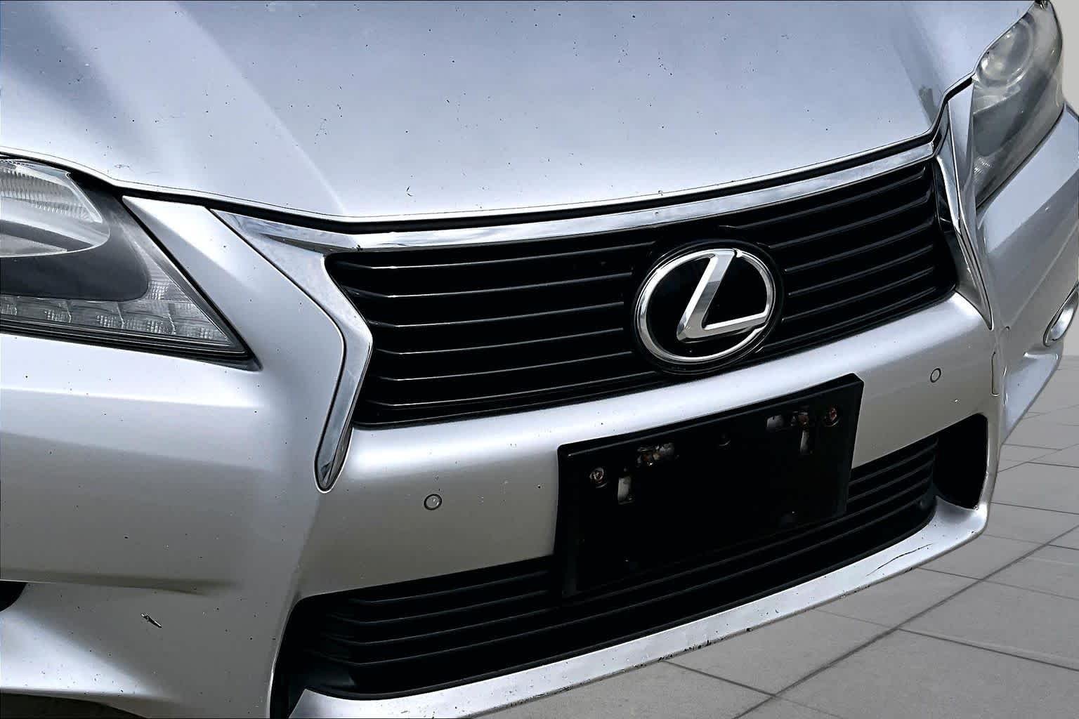 Used 2014 Liquid Platinum Lexus  image 28