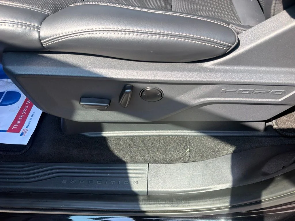 Certified Used 2025 Black Metallic Ford Platinum image 28