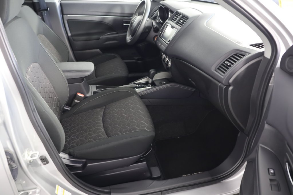 Used 2024  Mitsubishi 2.0 ES image 20