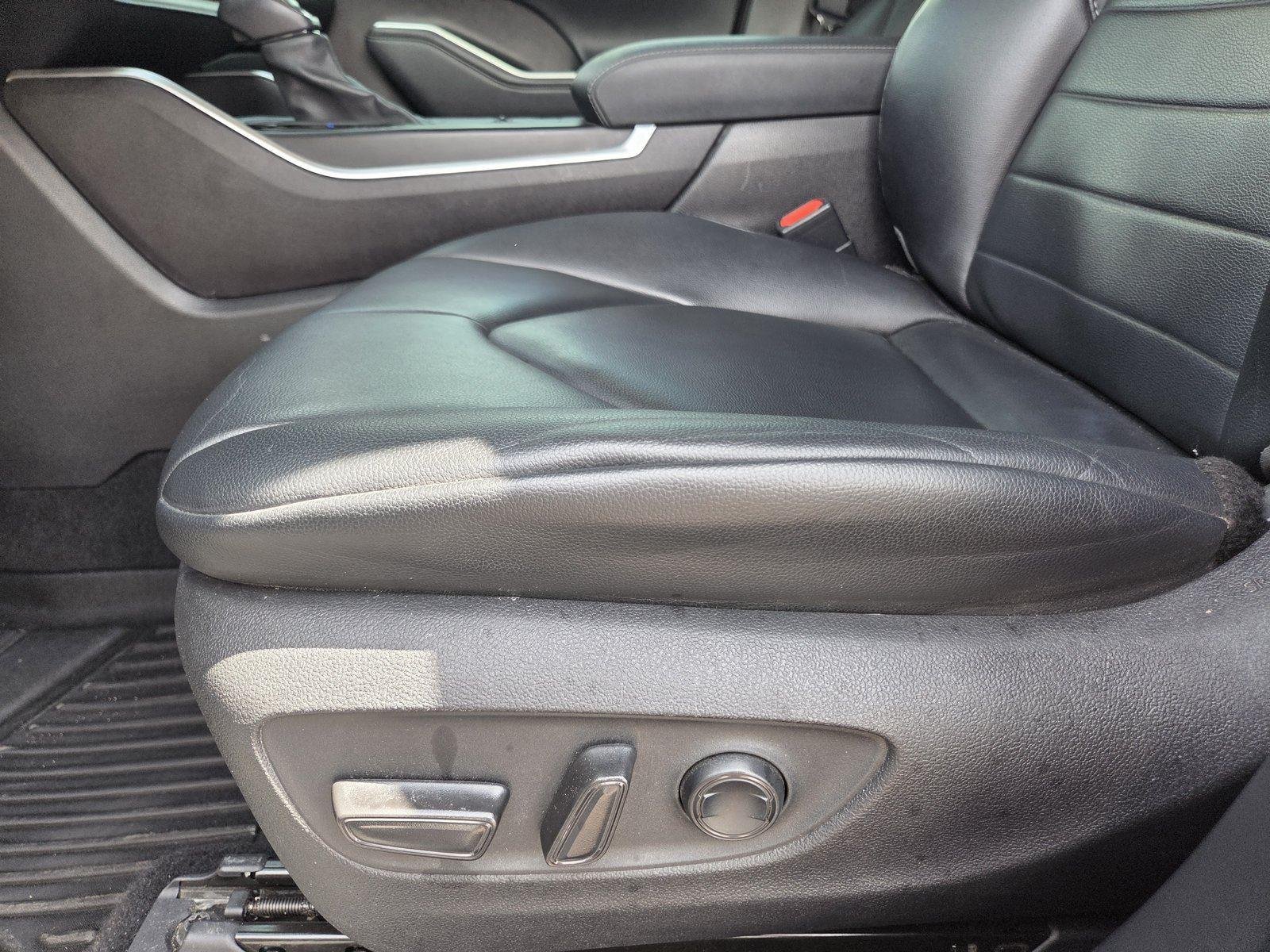 Used 2021 Midnight Black Metallic Toyota XLE image 17