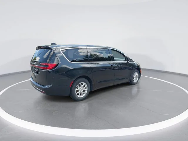 Used 2023 Black Chrysler Touring L image 8