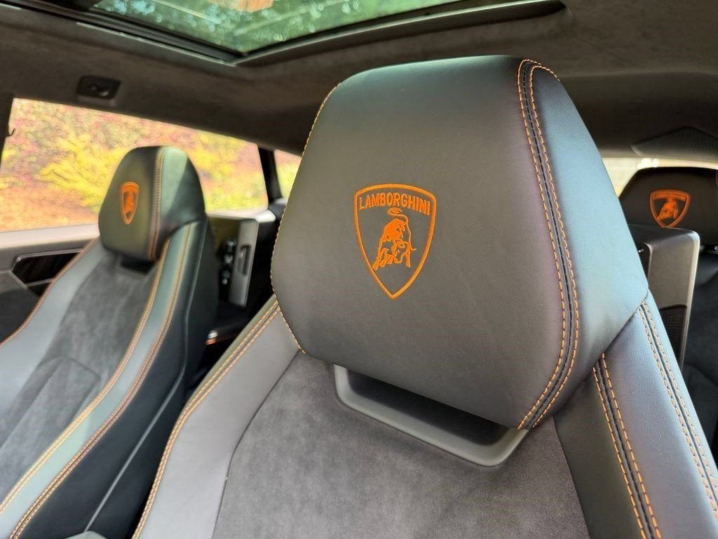 Used 2023 Blu Astraeus Metallic Lamborghini S image 34