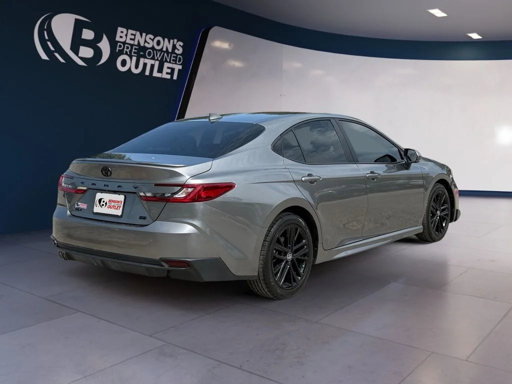 Used 2025  Toyota SE image 5