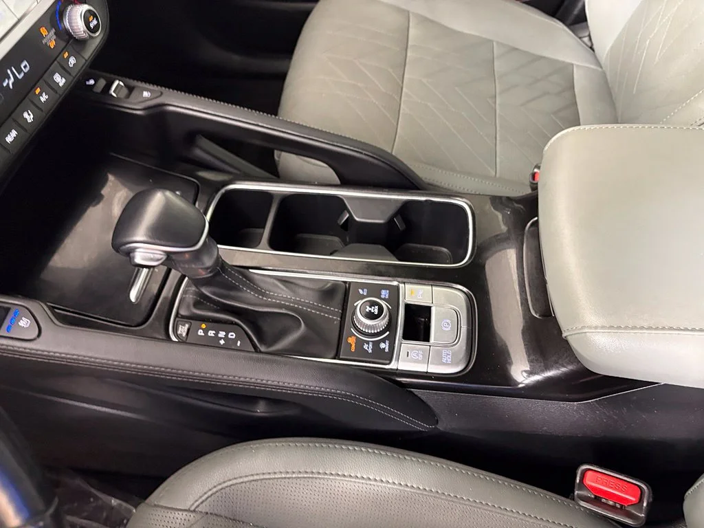 Used 2024 Green Kia EX X-Line image 31