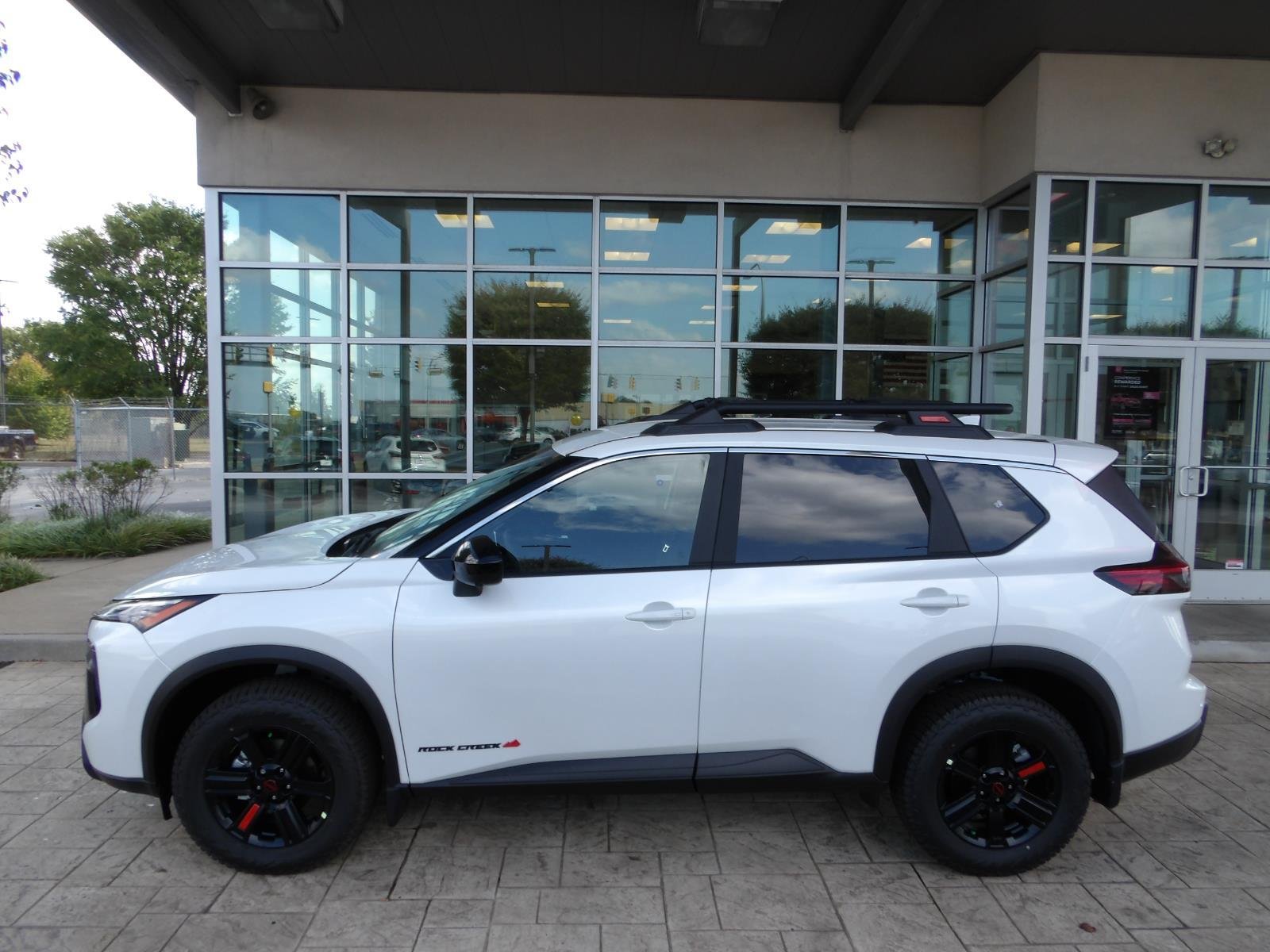 New 2026 Everest White Pearl TriCoat Nissan Rock Creek® image 4