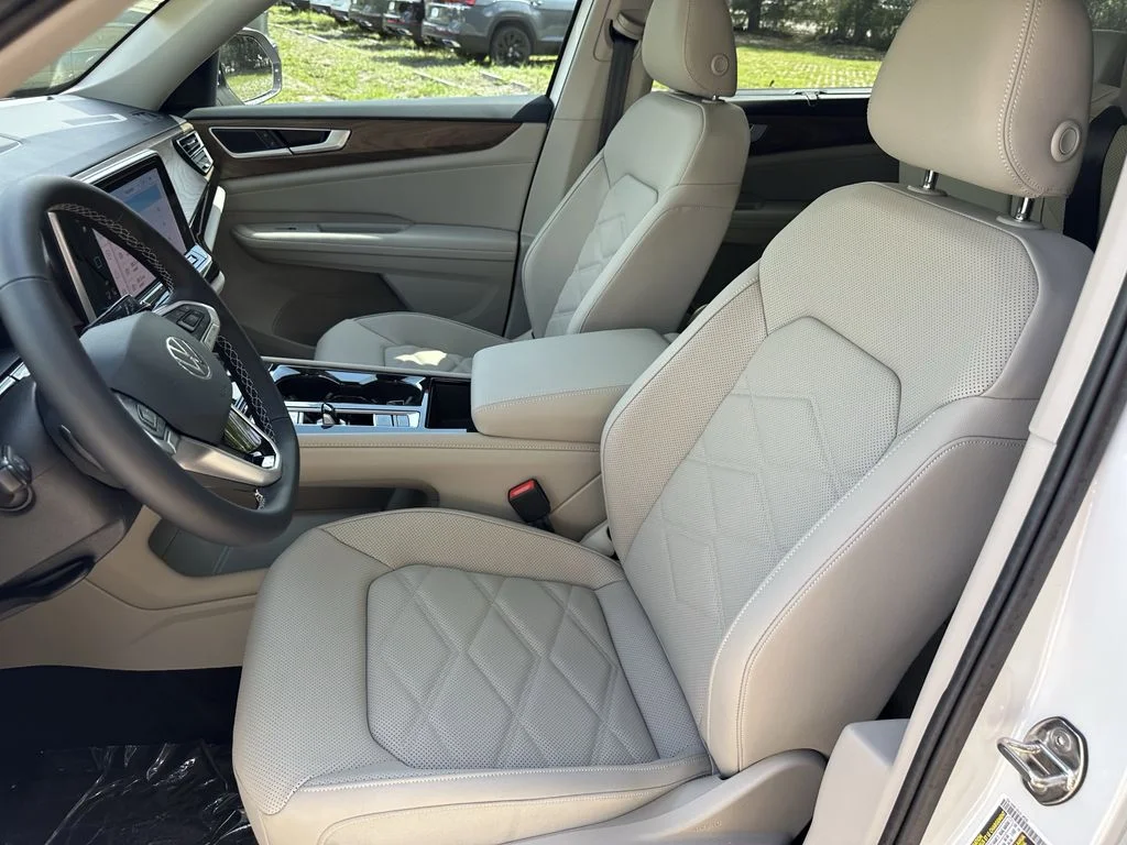 New 2026 White/off-white Volkswagen 2.0T SE w/Technology image 18
