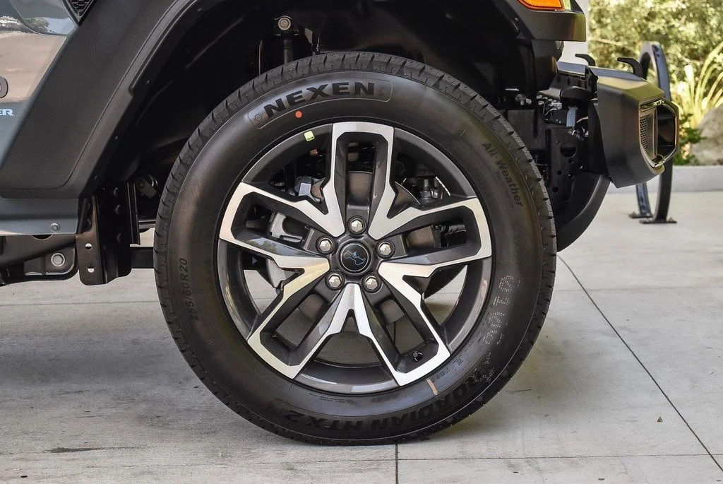 New 2025 Anvil Clearcoat Jeep Sport S 4xe image 10